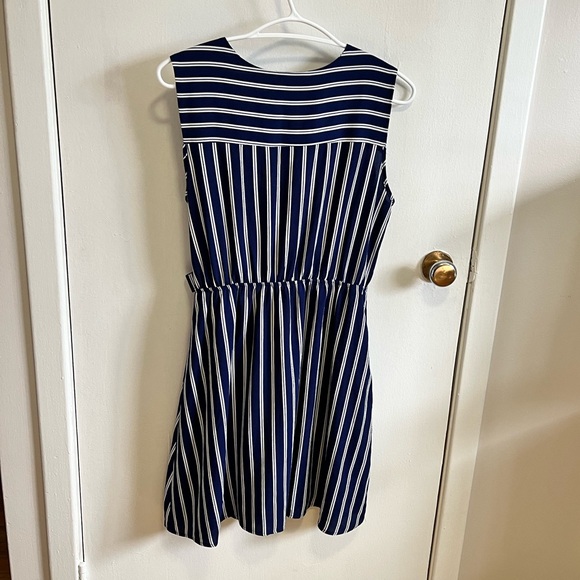 Fit & Flare wrap dress - Picture 5 of 13